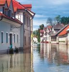 Sanacija v poplavah premočenih in poškodovanih zidnih površin